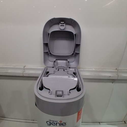 DIAPER GENIE SIGNATURE WITH EASY ROLL REFILL - 27" - LIGHT GREY (MODEL: I000892) image 3