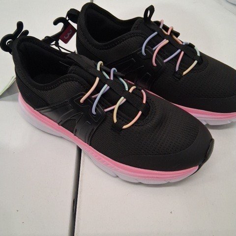 GIRL'S ATHLETIC WORKS SHOES - SIZE 3 - BLACK/PINK image 2