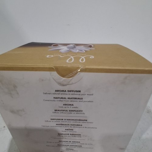 ELLIA CALM WATERS PORCELAIN AROMATHERAPY DIFFUSER SET WITH ESSENTIAL OILS - 15 ML - PINK AND WHITE (MODEL:ARM-P240PK-EO10) image 3