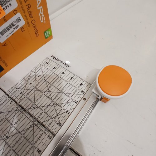 FISKARS ROTARY CUTTER & RULER COMBO, 24" X 6" GRID image 3