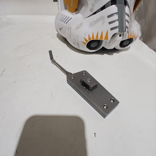 STAR WARS THE BLACK SERIES CLONE COMMANDER CODY HELMET - 14'', ONE SIZE FITS MOST - ASSORTED COLOURS (MODEL: G1861) image 3