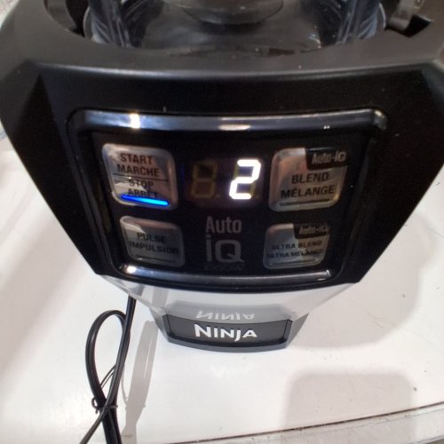 NINJA NUTRI-NINJA AUTO-IQ SINGLE SERVE BLENDER - 32OZ CUP/ 24OZ CUP - 1000W - STAINLESS STEEL/BLACK (MODEL: BL481C) image 2