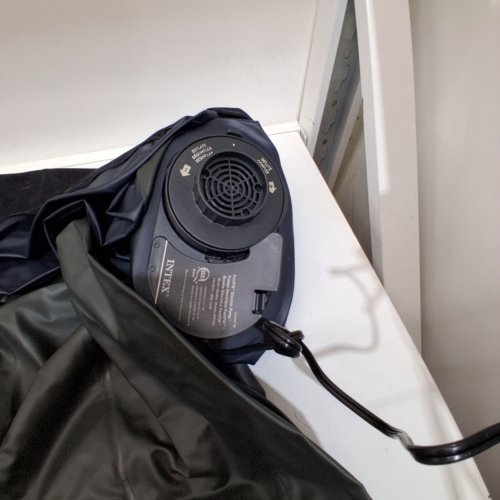 INTEX DURA-BEAM PLUS SELF-INFLATING/DEFLATING AIR MATTRESS WITH BUILT-IN PILLOW & ELECTRIC AIR PUMP - TWIN 16.5" X 39" X 75" - DARK GREY/ BLACK (MODEL: AP619D/64121ED) image 2