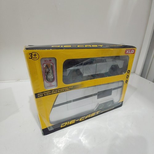 XLG DIE-CAST TESLA CYBERTRUCK TRAILER WITH LIGHTS AND MUSIC - 12:32 SCALE - SILVER image 2