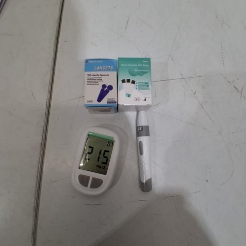 102PC BLOOD GLUCOSE METER KIT WITH TEST STRIPS AND LANCETS image 4