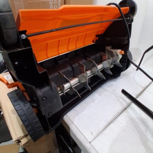 LAWNMASTER ELECTRIC DETHATCHER & SCARIFIER WITH 12GAL COLLECTION BAG - 16" / 13AMP - BLACK/ORANGE (MODEL: GVB1316) image 3