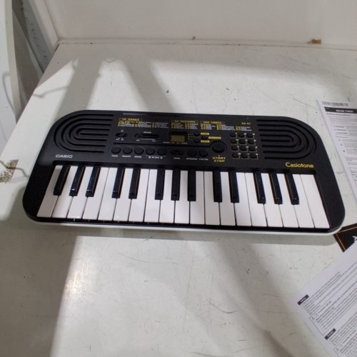 CASIO CASIOTONE 32-KEY MINI KEYBOARD FOR KIDS - 17.6" X 8.2" X 2" - BLACK/WHITE (MODEL: SA-51) image 4