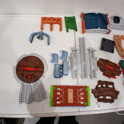 THOMAS & FRIENDS MOTORIZED TOY TRACK DELIVER THE BARRELS! - (MODEL: JGY30) image 5