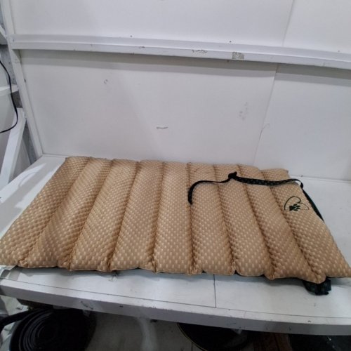 BRENT WOOF REVERSIBLE TRAVEL COOLING PET MAT - 26" X 43" - GREEN / KHAKI (MODEL: 1935076) image 3