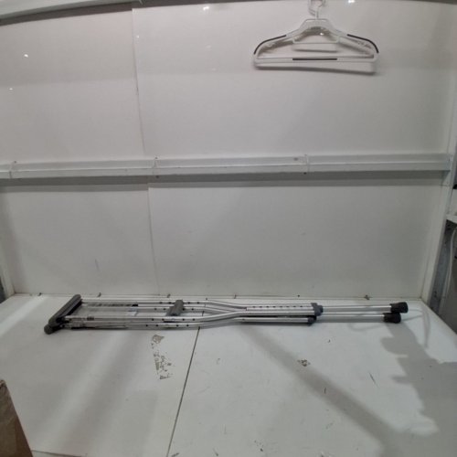 MEDLINE GUARDIAN STANDARD ALUMINUM ADJUSTABLE CRUTCHES - 5.2FT TO 5.10FT - ALUMINUM (MODEL: MDSV80535) image 2