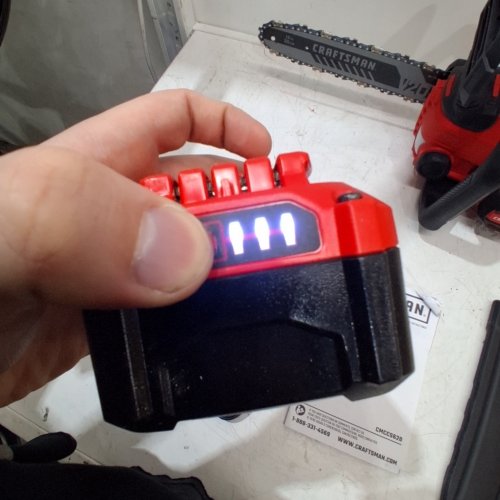 CRAFTSMAN BATTERY CORDLESS CHAINSAW - 12" - BAR 20 V - RED AND BLACK (MODEL: CMCCS620M1) image 2