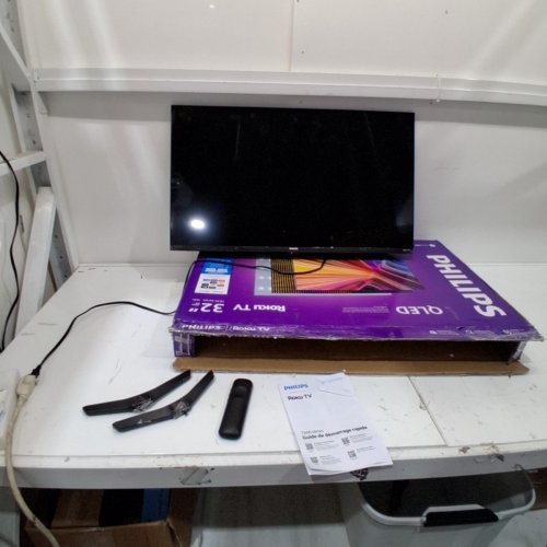 PHILIPS 7600 SERIES FULL HD QLED ROKU TV - 32" - BLACK - (MODEL: 32PQF7676/F6) image 5