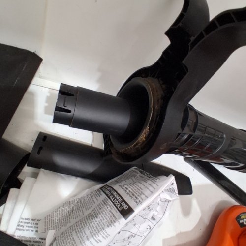 BLACK AND DECKER CORDED ELECTRIC LEAF BLOWER/VACUUM/MULCHER - 250MPH/12AMP - BLACK/ORANGE (MODEL: BV6600) image 4