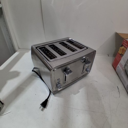 BLACK + DECKER 4-SLICE EXTRA WIDE TOASTER - STAINLESS STEEL - (TR4900SSD) image 3