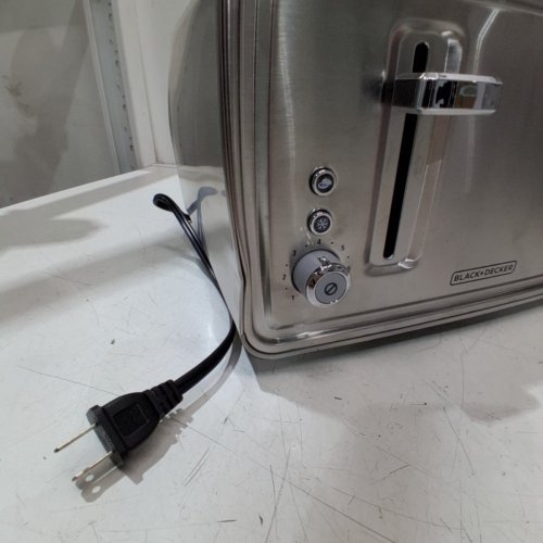 BLACK + DECKER 4-SLICE EXTRA WIDE TOASTER - STAINLESS STEEL - (TR4900SSD) image 4