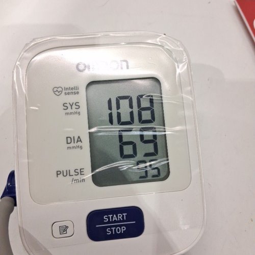 OMRON SERIES 3 UPPER ARM BLOOD PRESSURE MONITOR - WHITE (MODEL: BP7100CAN) image 2