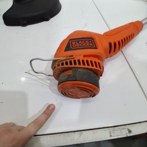 BLACK + DECKER CORDED ELECTRIC STRING TRIMMER - 13" PATH / 4.4AMP - ORANGE/BLACK (MODEL: ST7700) image 6