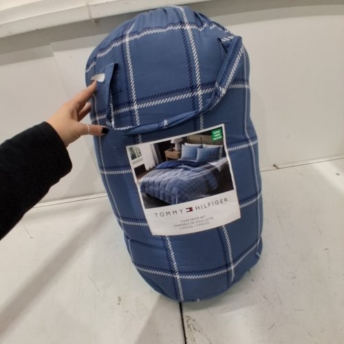 3PC TOMMY HILFIGER PLAID COMFORTER SET - KING - BLUE (ITEM: 1976202) image 5