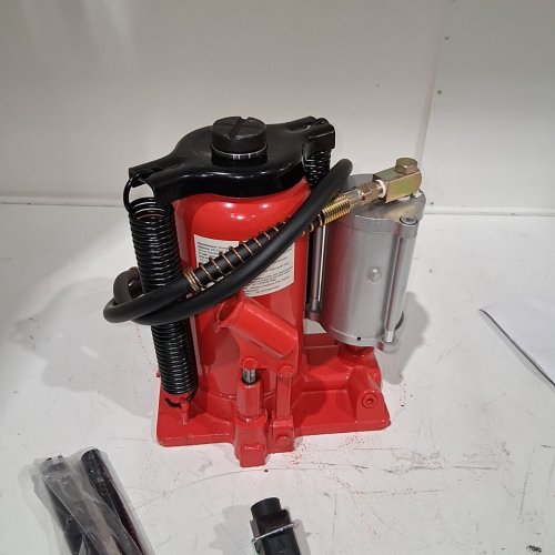 AIR HYDRAULIC BOTTLE JACK PNEUMATIC/MANUAL HEAVY DUTY WELDED BOTTLE JACK WITH PUMP - 20TON - RED (MODEL: MR8004 ) image 2
