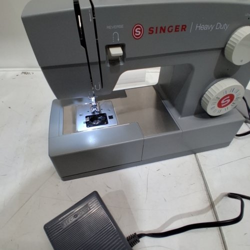 SINGER 4423 HEAVY DUTY SEWING MACHINE (MODEL: 4423) image 2