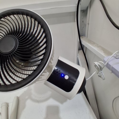 USB POWERED STANDING FAN - 31.5" - WHITE / BLACK image 2
