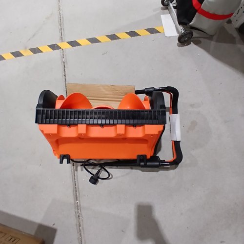 MAXLANDER CORDED ELECTRIC SNOW BLOWER WITH A 180° ADJUSTABLE CHUTE - 20" - BLACK/ORANGE (MODEL: SPEG09) image 2