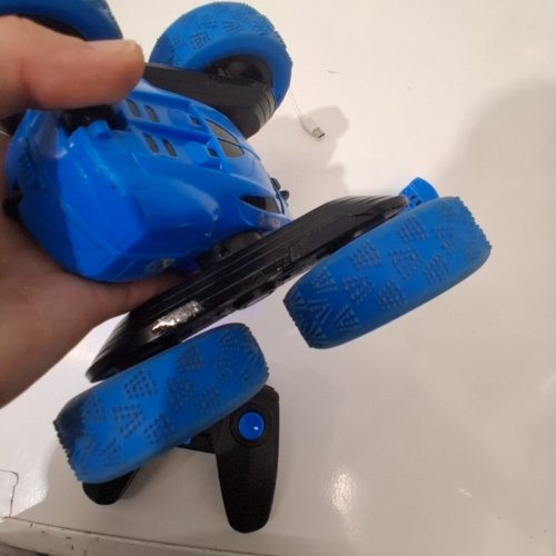 QUNREDA REMOTE CONTROL DOUBLE SIDED STUNT CAR - BLUE image 4