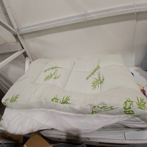 UNBRANDED BREATHABLE BAMBOO TOP MATTRESS PAD AND PROTECTOR COVER - QUEEN/ 60" X 80" X 18"- WHITE/GREEN image 2