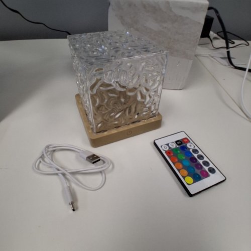 MINI LED HOLOGRAPHIC DECORATIVE CUBE WITH REMOTE AND USB-C - 20 COLOURS AND EFFECTS image 3