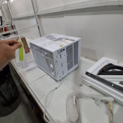 GE ADJUSTABLE THERMOSTAT SMALL ROOM MECHANICAL WINDOW AIR CONDITIONER - 150 SQ FT. - 5000 BTU - WHITE (MODEL: AWAS05BWF) image 2