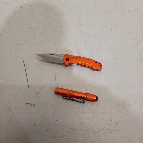 2PC BPS OUTDOOR ESSENTIALS FLASHLIGHT AND 2.5" FOLDING KNIFE COMBO - RED image 4