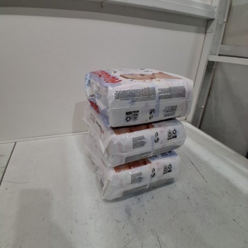 X3 (84 DIAPERS TOTAL) HUGGIES SNUG AND DRY BABY DIAPERS - SIZE 5 image 2