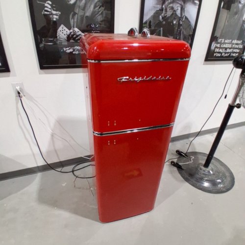 FRIGIDAIRE 2 DOOR APARTMENT SIZE RETRO REFRIGIRATOR - 7.5 CU. FT - RED (MODEL:EFR756-RED-6COM) image 4