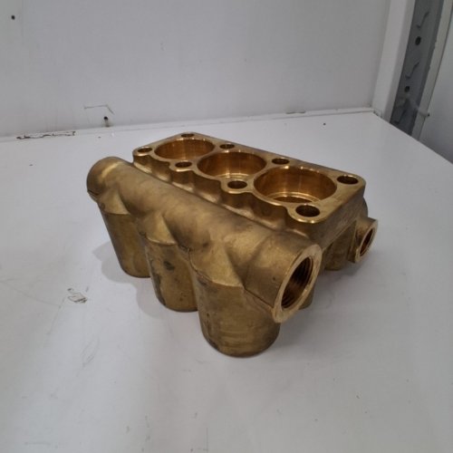BRASS PUMP MANIFOLD HOUSING image 4