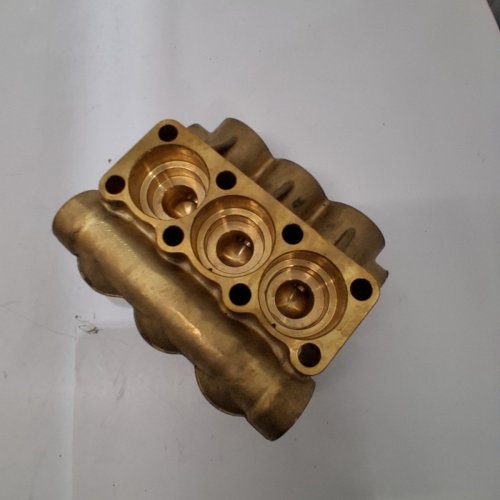 BRASS PUMP MANIFOLD HOUSING image 5