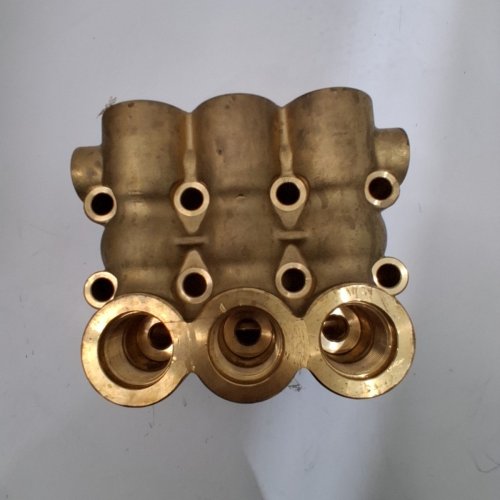 BRASS PUMP MANIFOLD HOUSING image 6