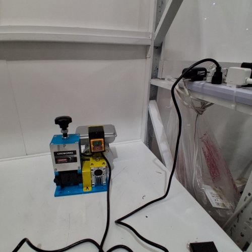 CREWORKS AUTOMATIC WIRE STRIPPER - FITS WIRE FROM 0.06" TO 1" THICK - 110V - 180W - BLUE/YELLOW (MODEL: WSMS025BL) image 2