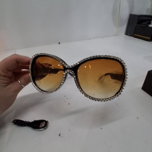 ADULTS FASHION SMART WIRELESS RHINESTONE-TRIM SUNGLASSES - BLACK FRAME, AMBER LENSES (MODEL: F07 MAX) image 4