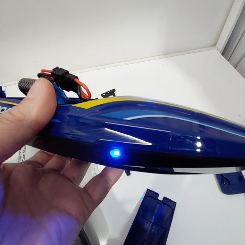 DEERC HIGH SPEED REMOTE CONTROL BOAT - 32+ KPH - BLUE / YELLOW (MODEL: 2008) image 2