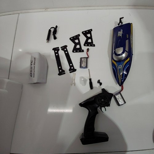 DEERC HIGH SPEED REMOTE CONTROL BOAT - 32+ KPH - BLUE / YELLOW (MODEL: 2008) image 3