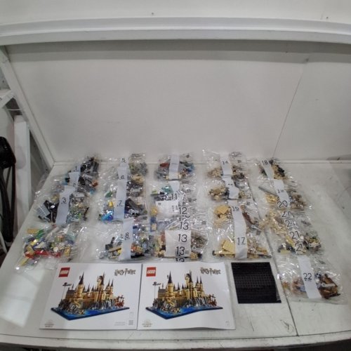2660PC LEGO HOGWARTS CASTLE GROUNDS SET(MODEL: 76419) image 2