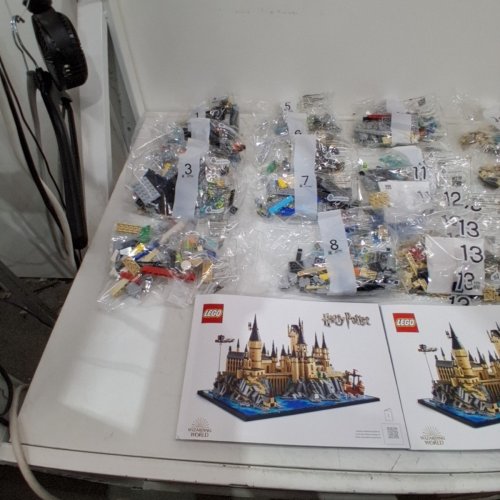 2660PC LEGO HOGWARTS CASTLE GROUNDS SET(MODEL: 76419) image 3