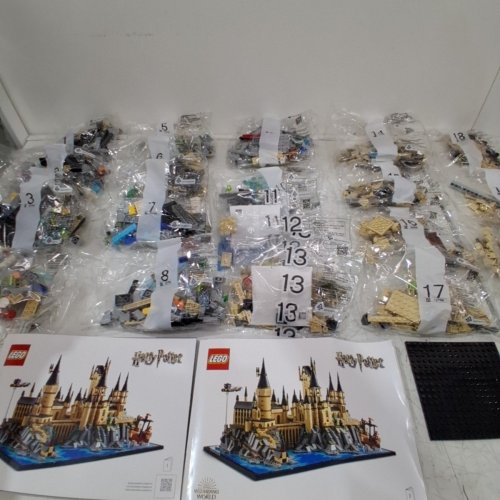 2660PC LEGO HOGWARTS CASTLE GROUNDS SET(MODEL: 76419) image 4