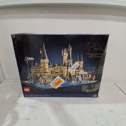 2660PC LEGO HOGWARTS CASTLE GROUNDS SET(MODEL: 76419) image 7