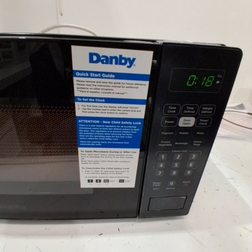 DANBY COUNTERTOP MICROWAVE - 0.7 CU.FT - BLACK - (MODEL: DBMW0721BBB) image 2