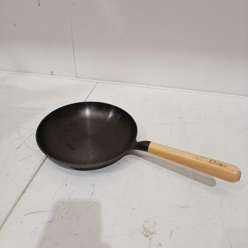 OSTER PLATINUM FLINTFIELD PRE-SEASONED CAST IRON SKILLET - 9.5" - WOOD - (MODEL:147022) image 3