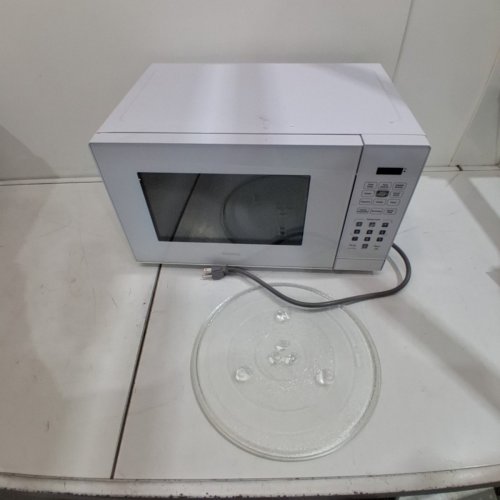 DANBY COUNTERTOP MICROWAVE WITH PUSH BUTTON DOOR - 900W, 1.1CU.FT - WHITE (MODEL: DBMW1121BWW) image 3