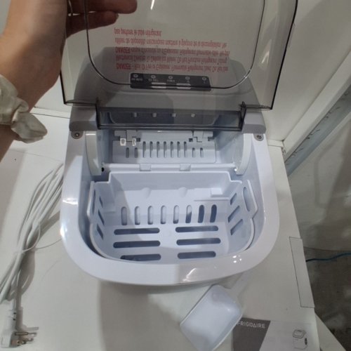 FRIGIDAIRE COMPACT ICE MAKER 26LBS/DAY SILVER (MODEL: EFIC189-SILVER) image 4