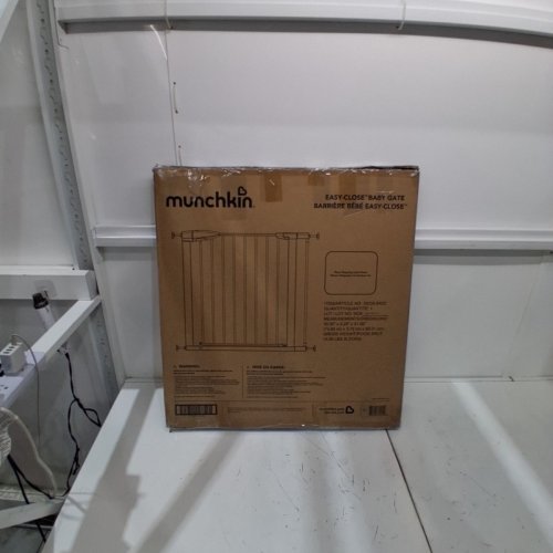 MUNCHKIN EASY CLOSE METAL BABY GATE - 29.5" - 2.25" X 31.5" - WHITE - (MODEL: 30035-SIOC) image 4