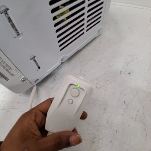GE APPLIANCES ELECTRONIC WINDOW AIR CONDITIONER - 5,000 BTU - 150SQ.FT - WHITE (MODEL: AWAS05BWFC) image 2